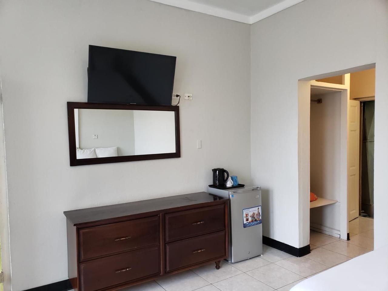 Hotel Caribic House Montego Bay Exteriér fotografie